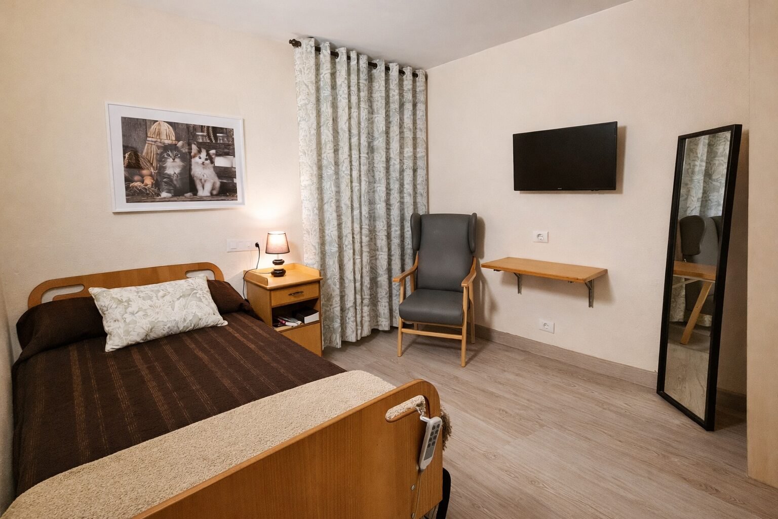 Habitación acogedora residencia mayores Oviedo